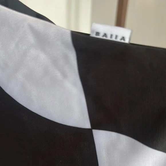 Stylish Black and White One-Shoulder Swim One Piece - Picture 6 of 7